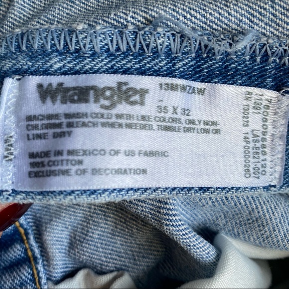 Distressed Wrangler cut off denim shorts - Picture 7 of 7